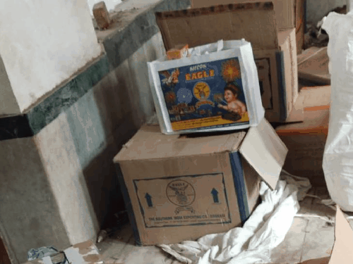 मेस्टन रोड में पकड़े गए 150 कुंतल पटाखे:9 दिन पहले यही हुआ था विस्फोट, अवैध स्टॉक रखने पर होगी कार्रवाई