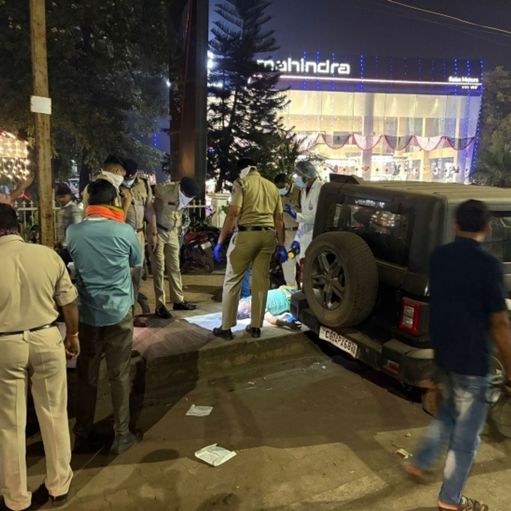 रायपुर के टाटीबंध में थार गाड़ी के भीतर मिली लाश:महिंद्रा शोरूम के बाहर खड़ी थी गाड़ी, आमानाका पुलिस जांच में जुटी