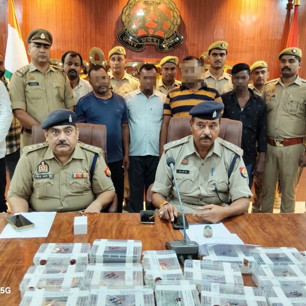 कुशीनगर छिनैती गिरोह के 4 सदस्य गिरफ्तार:64 हजार रुपये, 3 बाइक, 4 मोबाइल बरामद; बिहार के हैं सभी आरोपी