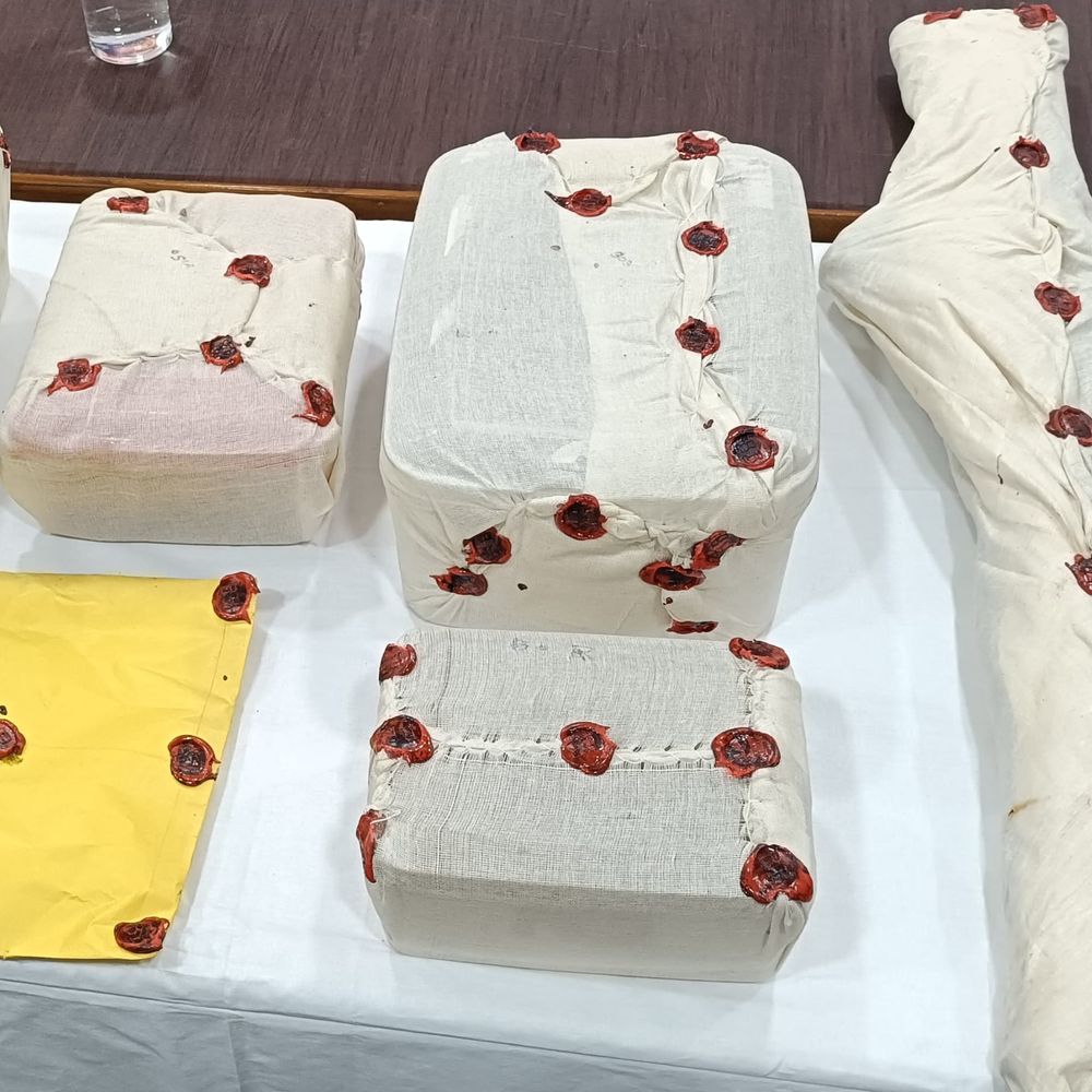 जेटेया जंगल से भारी मात्रा में हथियार, विस्फोटक बरामद:  सुरक्षा बलों ने नक्सलियों की साजिश को किया नाकाम – Chaibasa (West Singhbhum) News