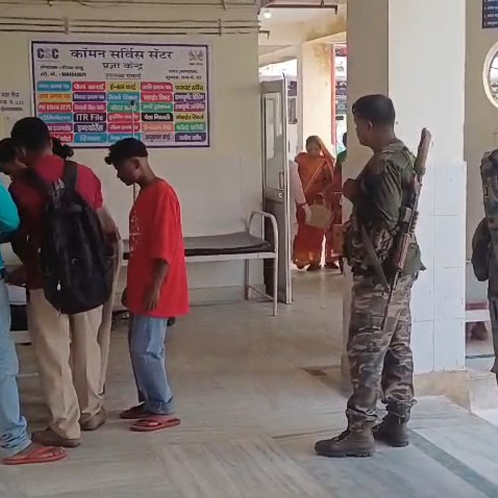 गुमला में ऑटो पलटने से महिला की मौत:  आधा दर्जन यात्री घायल, अस्पताल में भर्ती; ऑटो में सवार थे 10 लोग – Gumla News