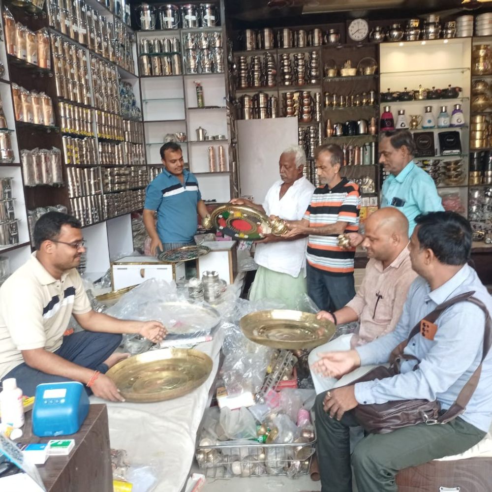 बलिया में धनतेरस पर 155 करोड़ का कारोबार:बाजारों में उमड़ी भारी भीड़, कारोबारियों के चेहरे खिले