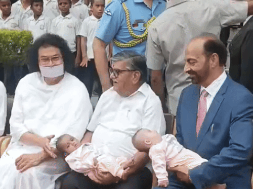 लुधियाना में मां-बाप ने बच्ची को ठुकराया, अब पहुंची विदेश:6 महीने की मासूम सड़क किनारे मिली थी, अमेरिका के दंपती ने किया अडॉप्ट