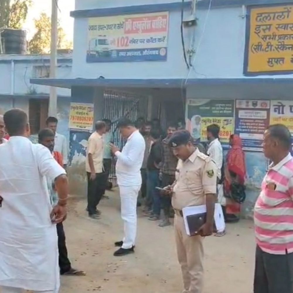 औरंगाबाद में सड़क दुर्घटना में महिला की मौत:सड़क पार करने के दौरान हादसा, रेफर होने के बाद अस्पताल में ले जाने के दौरान गई जान