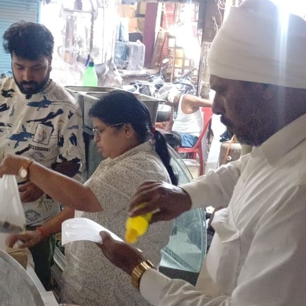 भिंड में 1.5 क्विंटल मावा नष्ट कराया:मिलावटखोरों पर फूड सेफ्टी विभाग की कार्रवाई, आधा क्विंटल जब्त किया