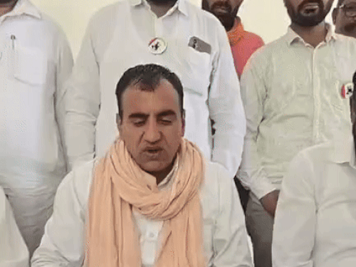 पराली जलाने वाले किसानों पर FIR हुई तो लड़ाई होगी:  फतेहाबाद में किसान यूनियन ने दी चेतावनी; DDA-ASO पर लगाए मिलीभगत के आरोप – Fatehabad (Haryana) News