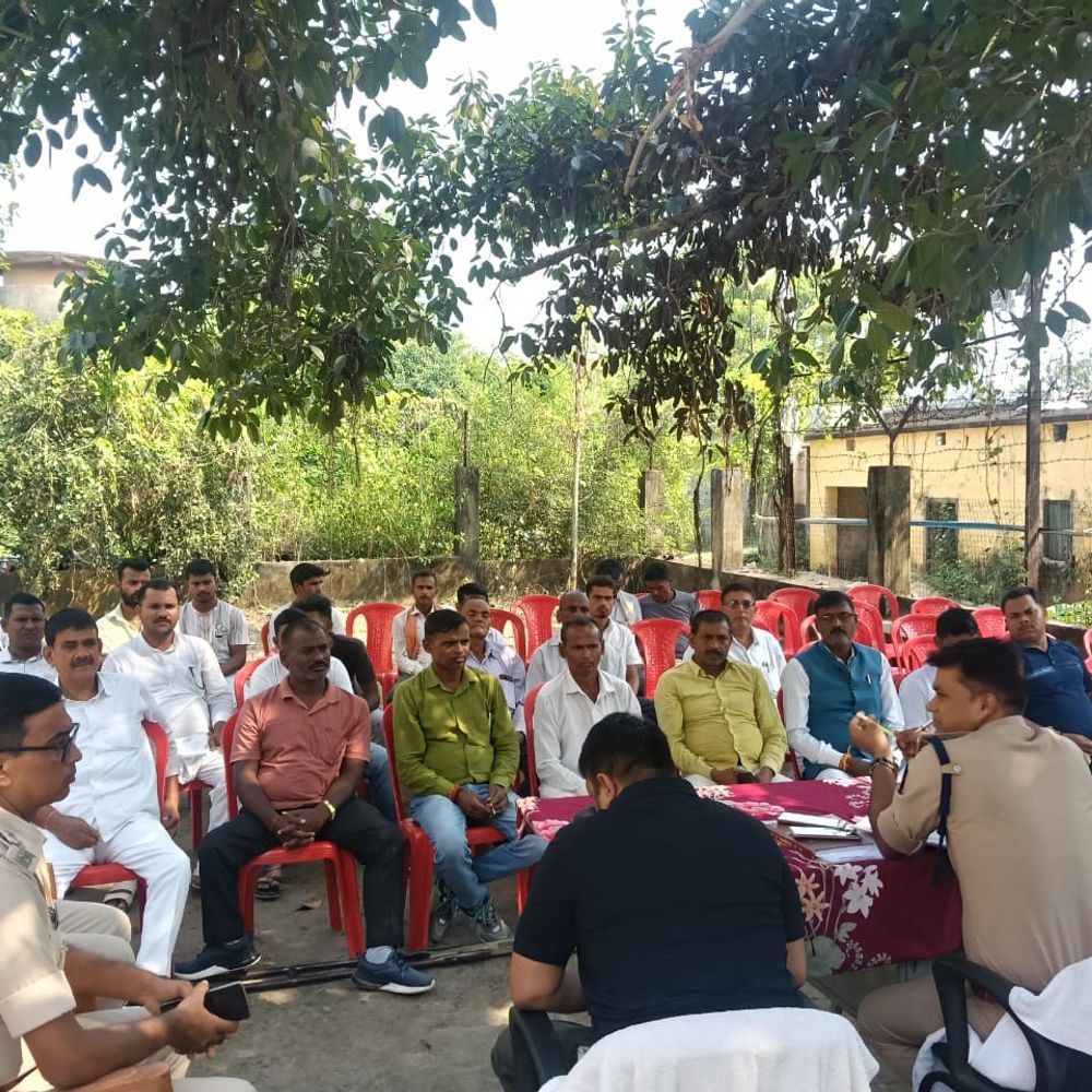 कोंच-आंती थाने में शांति समिति की बैठक आयोजित:दीपावली, गोवर्धन पूजा और छठ पर्व की तैयारियों पर हुई चर्चा