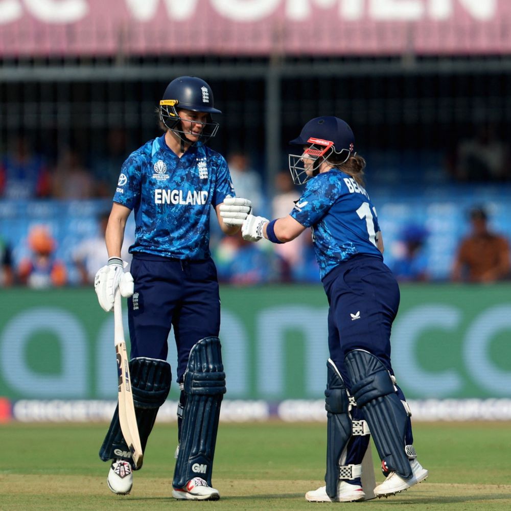 विमेंस वर्ल्ड कप- पावरप्ले में भारत को विकेट नहीं मिला:इंग्लिश ओपनर्स की फिफ्टी पार्टनरशिप; 12 ओवर के बाद स्कोर- 52/0