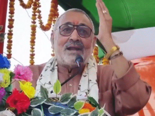 गिरिराज बोले- NDA को 'नमक हरामों' का वोट नहीं चाहिए:केंद्रीय मंत्री का मुसलमानों पर निशाना; संजय राउत बोले- उन्हें हिंदू का भी वोट नहीं मिलता