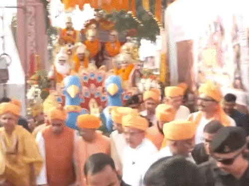 अयोध्या में योगी ने श्रीराम का रथ खींचा, VIDEO:काली बनीं कलाकार का तांडव, दीपोत्सव पर आज 3 विश्व रिकॉर्ड बनेंगे