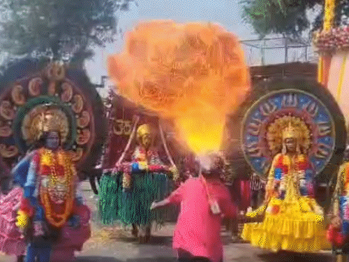 रौद्र रूपी काली ने आग की लपटों में तांडव किया:अयोध्या में 22 झांकियां निकाली गईं, दीपोत्सव पर आज 3 विश्व रिकॉर्ड बनेंगे