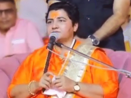 प्रज्ञा बोलीं- बेटी बात न माने तो टांगें तोड़ दो:पूर्व सांसद ने कहा- दूसरे धर्म में शादी की जिद करे तो ताड़ना देनी पड़ती है