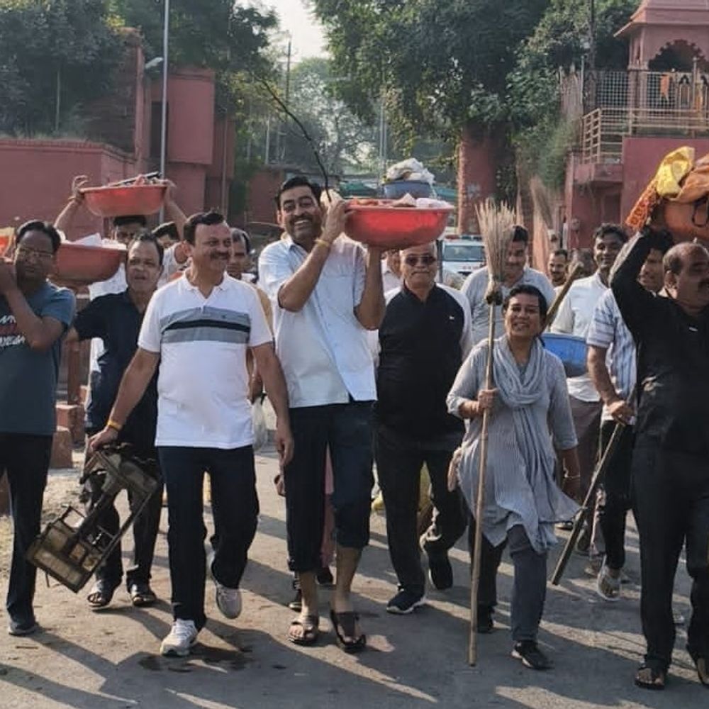 शिवना नदी से निकला एक ट्रॉली कचरा:मंदसौर में दिवाली के दौरान विधायक की अगुवाई में 67वें दिन श्रमदान