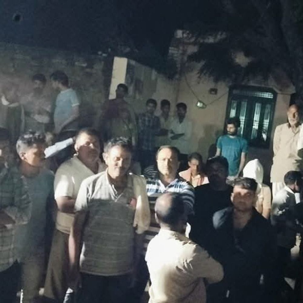 मेरठ में ट्रक ने हाथरस के दो युवकों को कुचला:पानीपत से दिवाली मनाने लौट रहे थे, मौके पर ही मौत