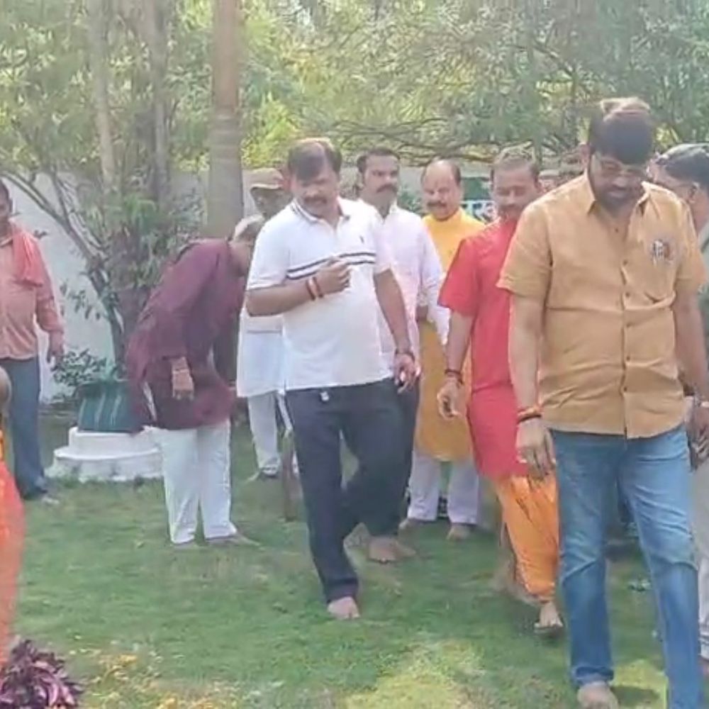 दमोह में पशुपालन मंत्री लखन पटेल ने किया गाय पूजन:कहा-संतों के मुताबिक दीपावली से पहले गो-पूजन शुभ होता है