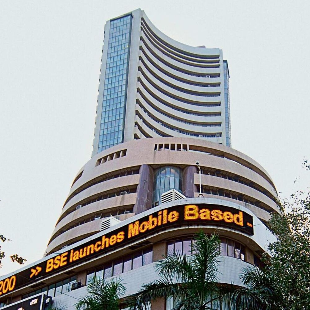 दिवाली पर शेयर बाजार में तेजी रही:सेंसेक्स 411 अंक चढ़कर 84,363 पर बंद, निफ्टी भी 133 अंक चढ़ा; सरकारी बैंक शेयर्स 3% चढ़े