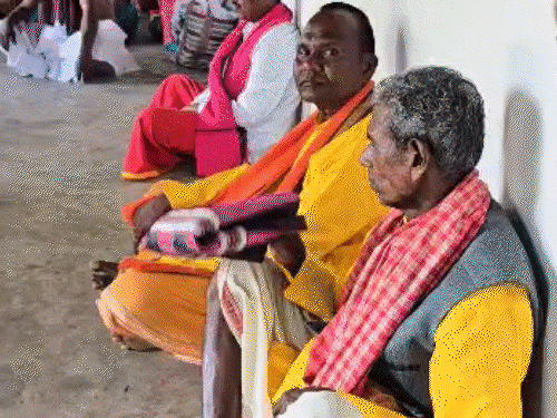 7 जड़ी-बूटियों के जल से मां-दंतेश्वरी का स्नान...फिर मनेगी दिवाली:800 साल पुरानी परंपरा, कतियार परिवार रस्म निभाएगा; मंदिर में श्रद्धालुओं की उमड़ी भीड़