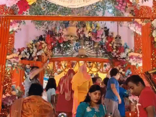 मुजफ्फरपुर में दीपावली पर सजा शहर:बाजारों में दिखी रौनक, मिठाई की दुकान-कपड़ा, मूर्तियों-सजावट के स्टॉल तक ग्राहकों की भीड़
