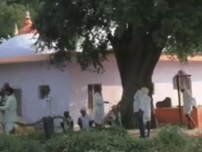 उज्जैन के डाबरी गांव में दिवाली पर अनोखी परंपरा:गांव में कैद रहेगा गुर्जर समाज,तीन दिन नहीं देखेगा दूसरों का मुंह; बाहर नहीं जाएगा गांव का दूध