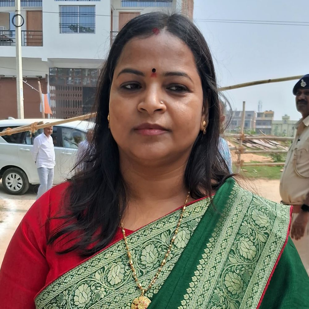 मोहनिया से RJD प्रत्याशी श्वेता सुमन ने नामांकन दाखिल किया:कैमूर में बक्सर सांसद सुधाकर सिंह रहे मौजूद, तेजस्वी सरकार बनने का दावा