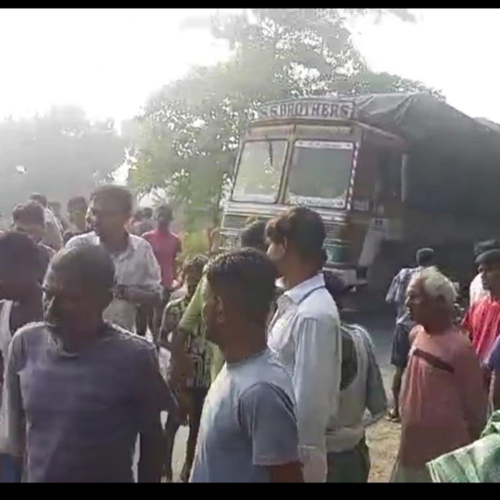 भागलपुर में ऑटो-बाइक टक्कर में एक युवक की मौत:दूसरा गंभीर घायल, सिलीगुड़ी रेफर किया गया