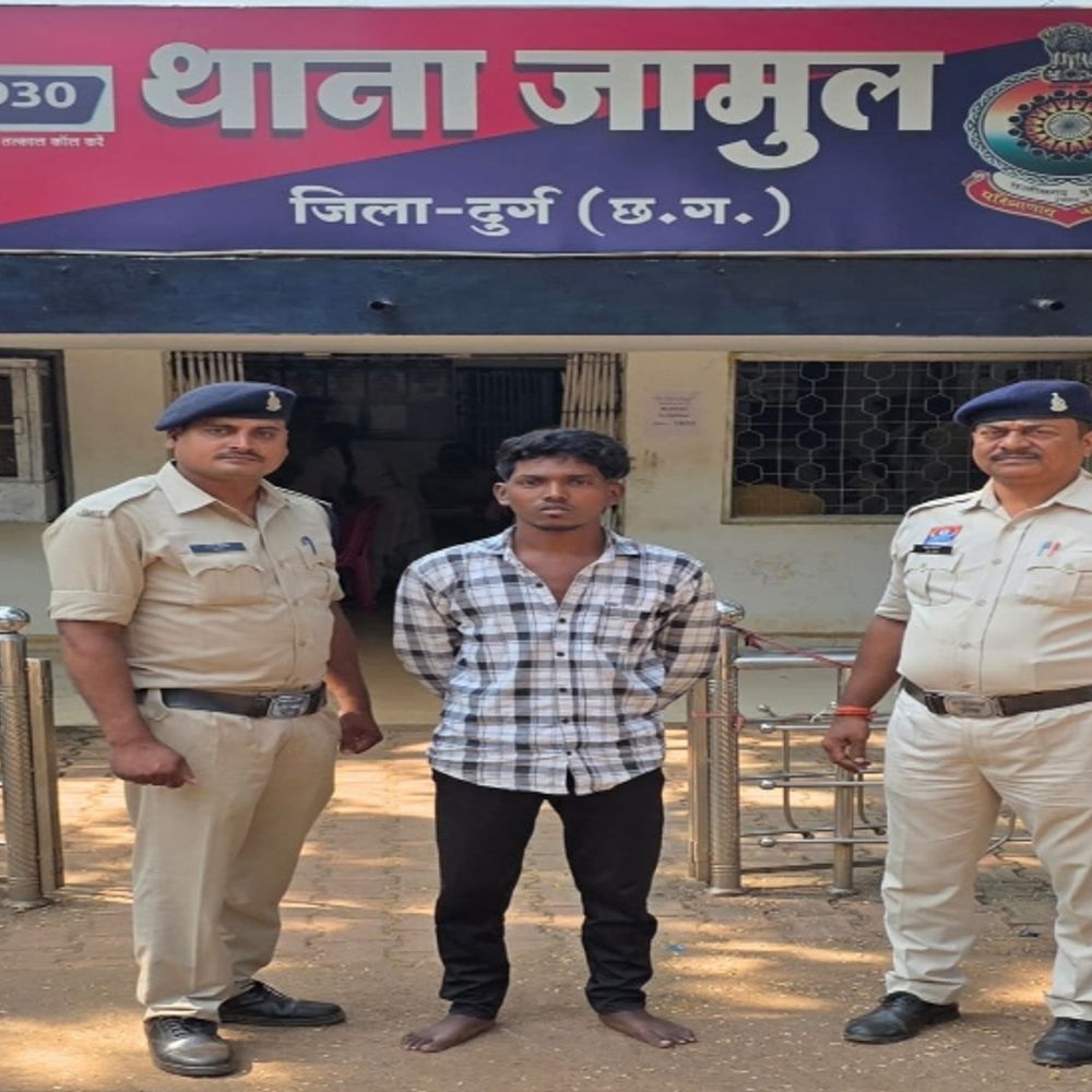 भिलाई में प्रतिबंधित दवाएं बेचते 2 गिरफ्तार:नाबालिग दोस्त के साथ नशीली दवाएं बेचने बाजार में खोज रहा था ग्राहक, पुलिस ने घेराबंदी कर पकड़ा