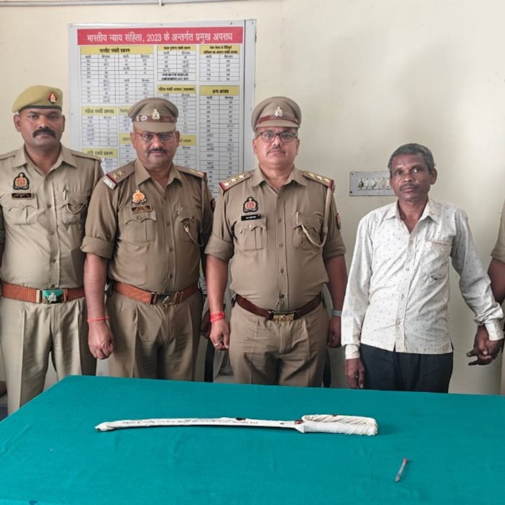 भतीजे की हत्या का आरोपी गिरफ्तार:सोनभद्र पुलिस ने 24 घंटे में हथियार सहित पकड़ा