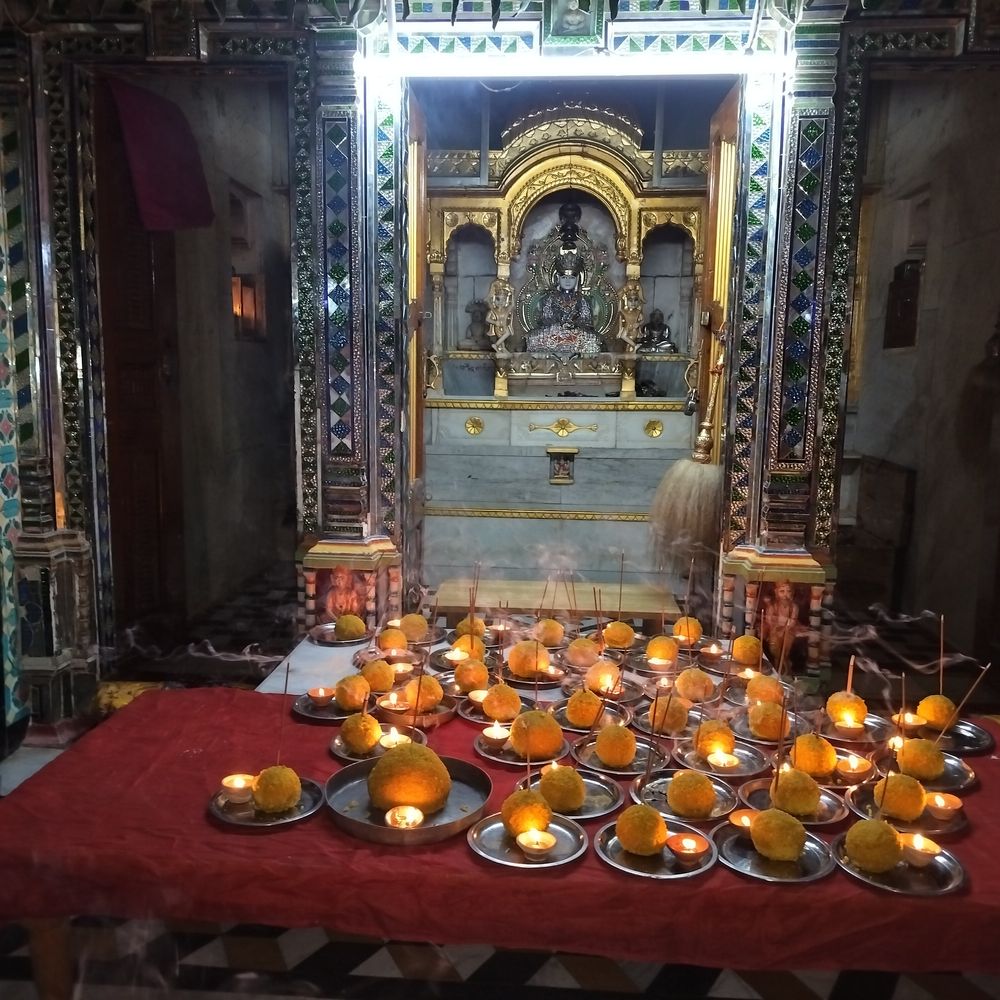 श्वेतांबर जैन समाज ने मनाया महावीर स्वामी का निर्वाणोत्सव:मंदिरों में निर्वाण के लड्डू चढ़ाया, सामूहिक चेत्यवंदन किया गया