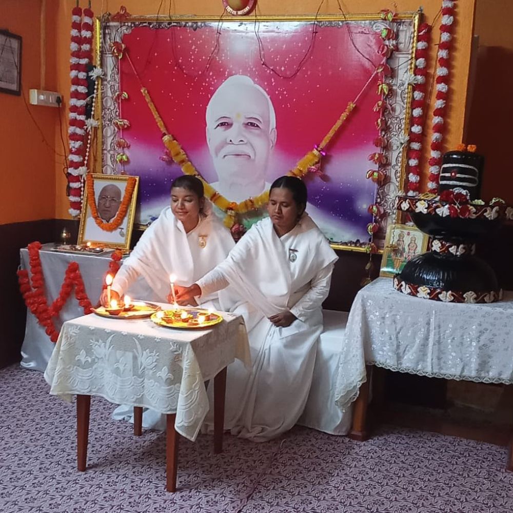 शेखपुरा में ब्रह्माकुमारी विश्वविद्यालय में दीपावली महोत्सव:राजयोगिनी अनुपमा बहन बोलीं-घर की सफाई के साथ हमें मन के विकारों को दूर करना होगा
