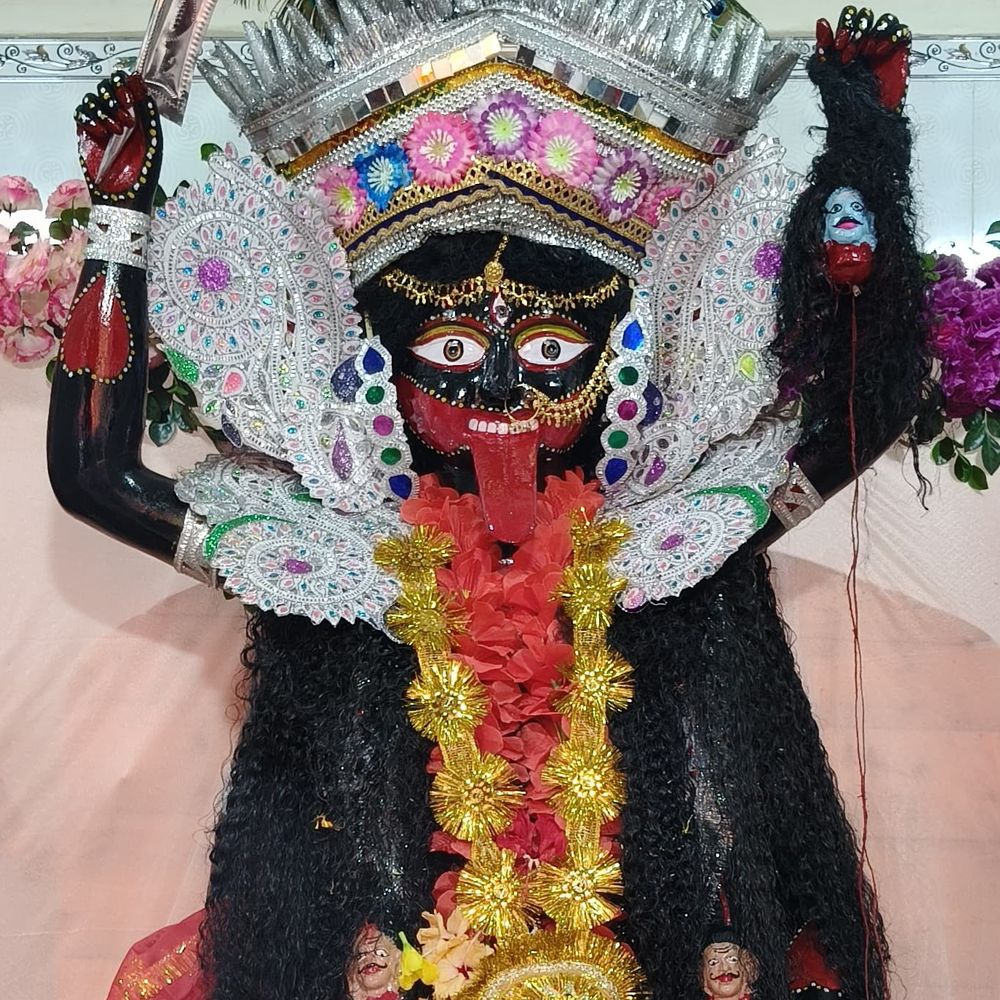 कोला नारायणपुर का दक्षिण काली मंदिर:भक्तों की हर सच्ची मुरादें पूरी होने की मान्यता; श्रद्धालुओं की उमड़ती है भीड़