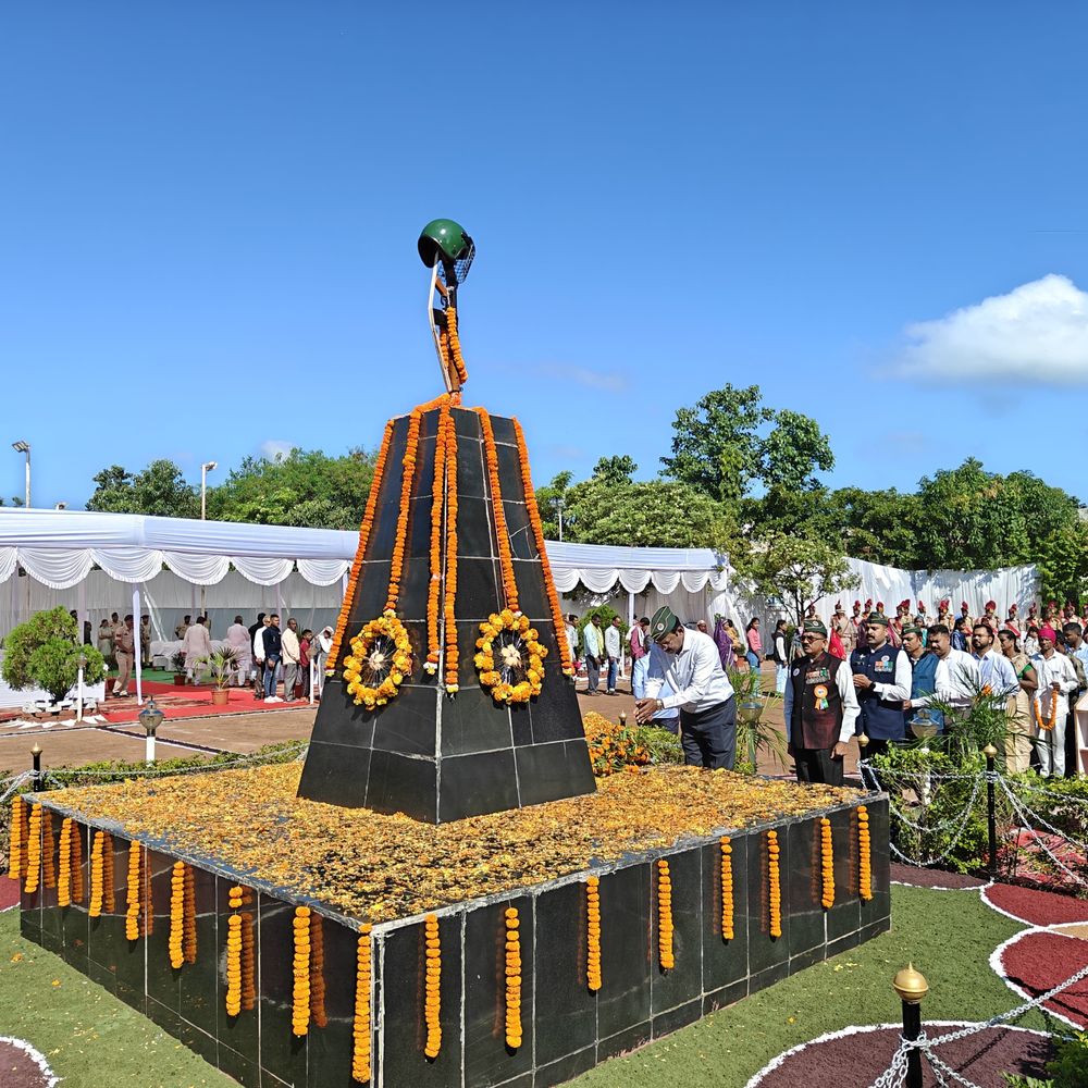 पुलिस स्मृति दिवस पर शहीदों को दी गई श्रद्धांजलि:धमतरी में 191 वीर पुलिस जवानों को याद किया गया,SP बोले- त्याग-समर्पण देश के लिए प्रेरणा