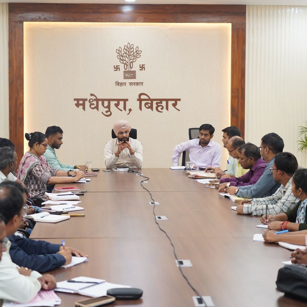मधेपुरा में मतदान केंद्रों पर 512kbps इंटरनेट स्पीड जरुरी:DEO ने वेबकास्टिंग की समीक्षा कर दिए निर्देश, 6 नवंबर को होगा वोटिंग