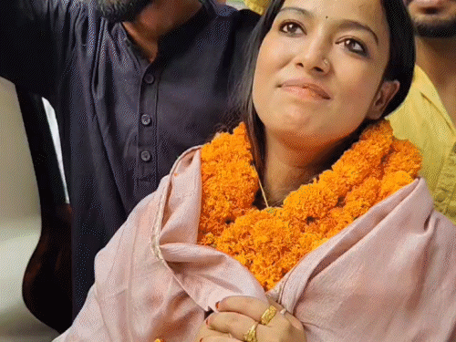 मंगलसूत्र पहना,सिंदूर लगाया, ज्योति ने नहीं लिखा पति का नाम:हलफनामे में बताया-पवन सिंह ने मुझे छोड़ दिया;18 लाख की संपत्ति की मालकिन