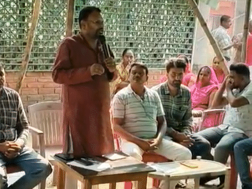 'चुनाव प्रचार के दौरान कार्यकर्ता हरा गमछा नहीं रखें':पारू से आरजेडी प्रत्याशी ने बीजेपी को घेरा, कहा- चुनाव जनता की आवाज बनाम झूठे प्रचार की है