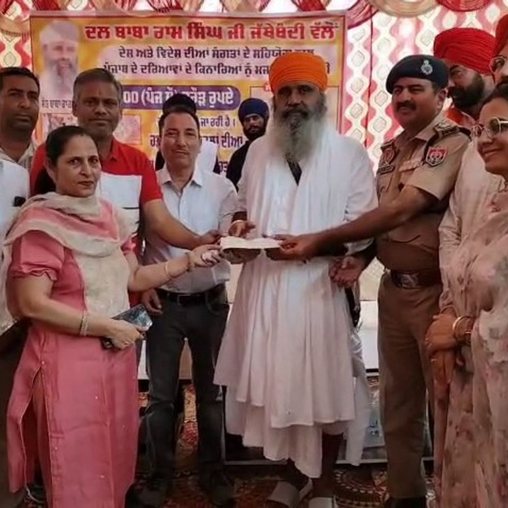 फाजिल्का में 12 लाख की मदद:  दल बाबा राम संस्था ने बाढ़ प्रभावित छात्रों की फीस भरी, परीक्षा के लिए हुए अपीयर – Fazilka News