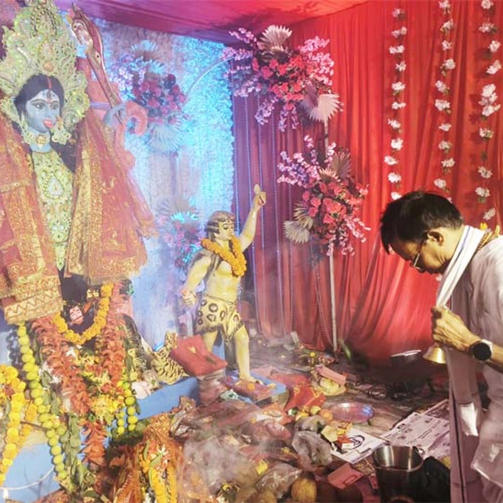 रायगढ़ में दिवाली की रात से मां-काली की पूजा शुरू:रात भर श्रद्धालुओं ने किया जागरण, 5 दिनों तक होगा धार्मिक आयोजन