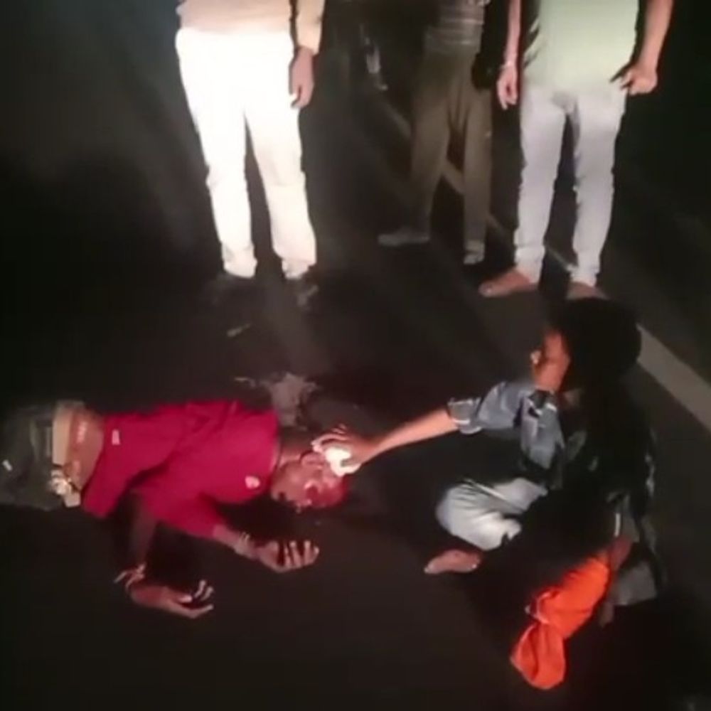 अज्ञात वाहन ने बाइक को मारी टक्कर:छिंदवाड़ा में युवक गंभीर घायल; सिर में आई चोट, अस्पताल में भर्ती