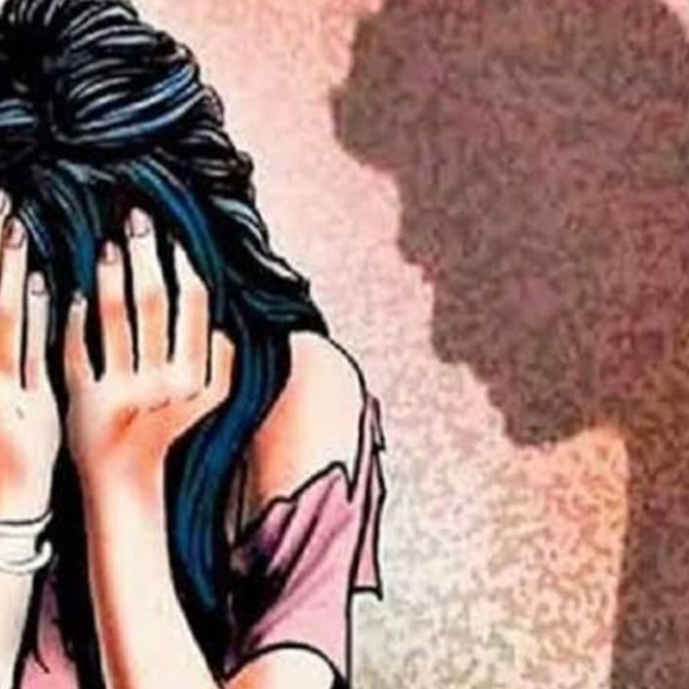 खंडवा में 64 साल की बुजुर्ग महिला से रेप:नशे में धुत आरोपी ने दुष्कर्म के बाद गला दबाया, चिल्लाने पर गांववाले पहुंचे, आरोपी फरार