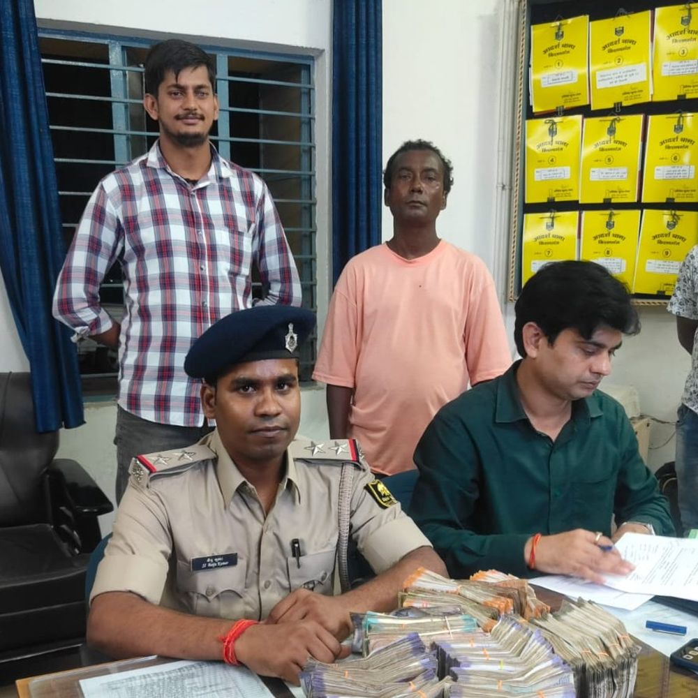 किशनगंज में कार से मिला 4.41 लाख कैश:वैध दस्तावेज नहीं दिखाए जाने पर पुलिस ने किया जब्त, वाहन जांच के दौरान कार्रवाई