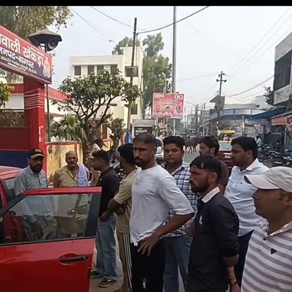 बागपत के घिटोरा में मारपीट, फायरिंग:एक शख्स के पैर पर लगी गोली, 8 लोगों पर मुकदमा