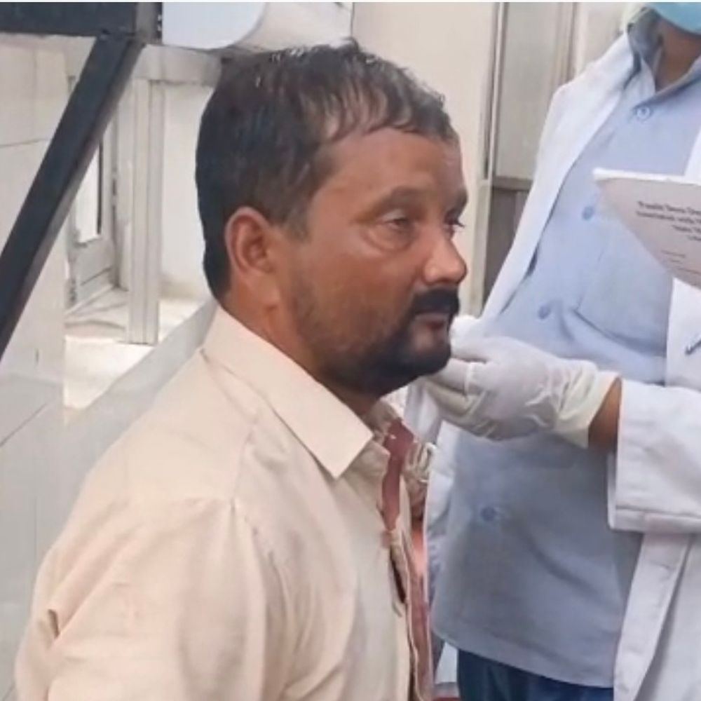 जिला पंचायत सदस्य के पति से मारपीट:बाइक की टक्कर के बाद हुआ विवाद, सिर पर गंभीर चोट आई