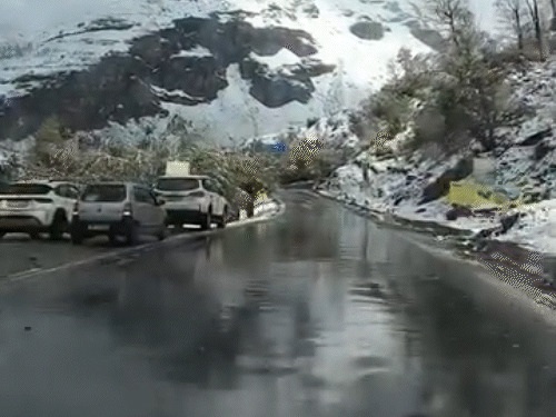 हिमाचल में बर्फ देखने रोहतांग पहुंच रहे टूरिस्ट:  पहाड़ों पर मौसम हुआ सुहावना, अगले 6 दिन खिलेगी धूप; दिन के तापमान में आएगा उछाल – Shimla News