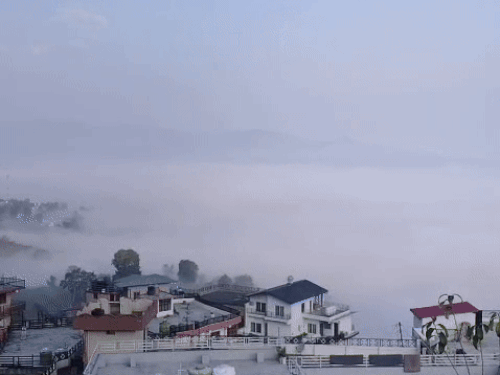 उत्तराखंड के 5 जिलों में आज बारिश-बर्फबारी के आसार:पिथौरागढ़ में बारिश, ठिठुरन बढ़ी, मैदानी इलाकों में पाला पड़ा; चारधाम यात्रियों के लिए अलर्ट
