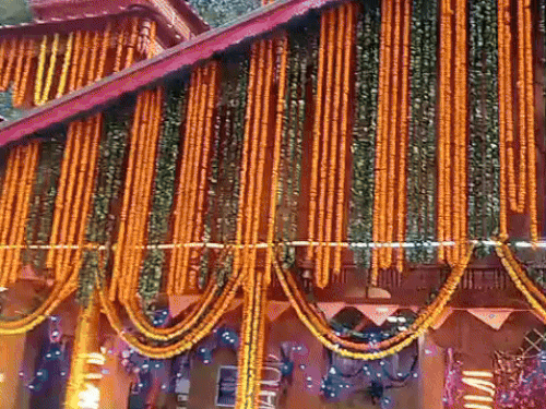 गंगोत्री धाम के कपाट आज बंद होंगे, फूलों से सजा:मां गंगा आएंगी मुखवा, 7 लाख से ज्यादा लोगों ने किए दर्शन