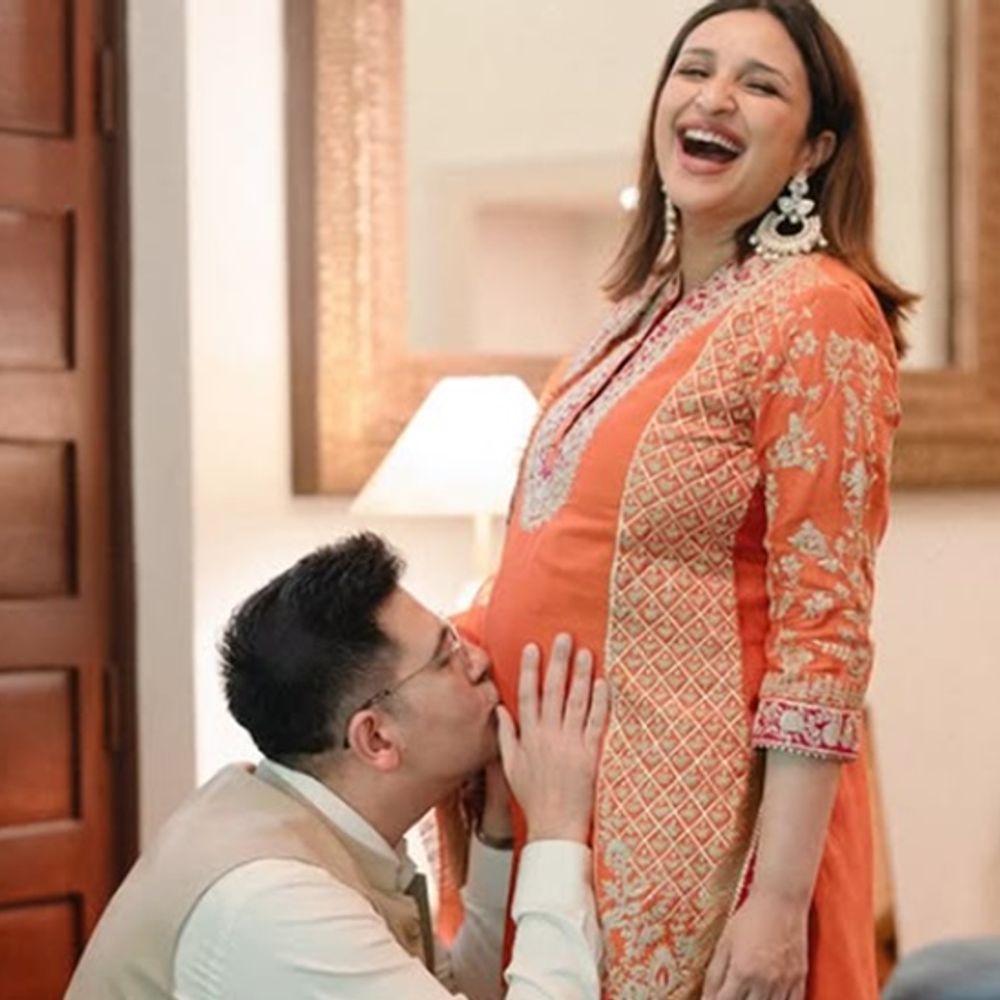 परिणीति चोपड़ा के अनसीन बेबी बंप PHOTOS:बर्थडे पर पति राघव चोपड़ा ने शेयर किए, एक्ट्रेस ने बेटे को दिया है जन्म