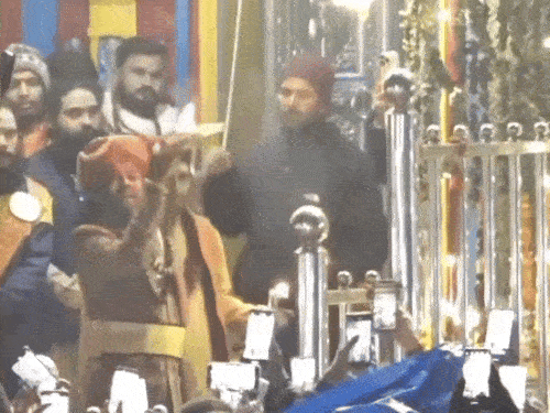 आज बंद होंगे केदारनाथ के कपाट, गर्भगृह की पूजा संपन्न:55 किलोमीटर की यात्रा कर बाबा पहुंचेंगे उखीमठ, इस साल 17 लाख से ज्यादा श्रद्धालु पहुंचे