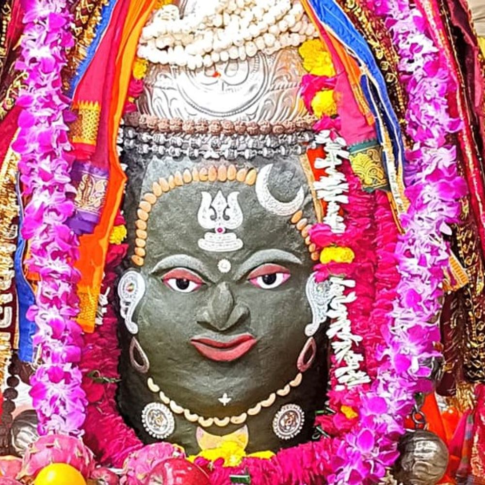 बुधवार भस्म आरती दर्शन:भगवान महाकाल के मस्तक पर रजत त्रिशूल, त्रिपुण्ड और भांग अर्पित कर दिव्य श्रृंगार