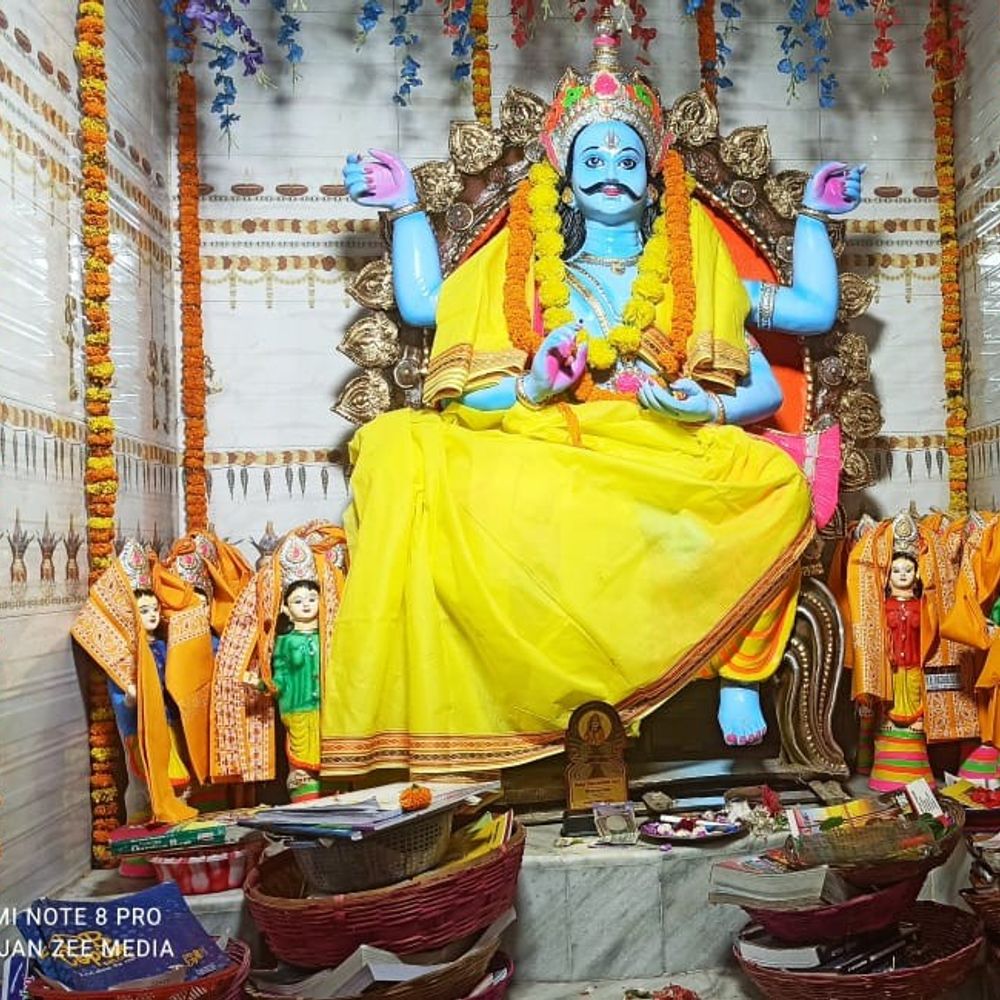 दरभंगा में श्रद्धा और उल्लास के साथ मनाया चित्रगुप्त पूजा:शहर में अलग-अलग जगहों पर किया गया आयोजन, रात को मैथिली नाटक का मंचन