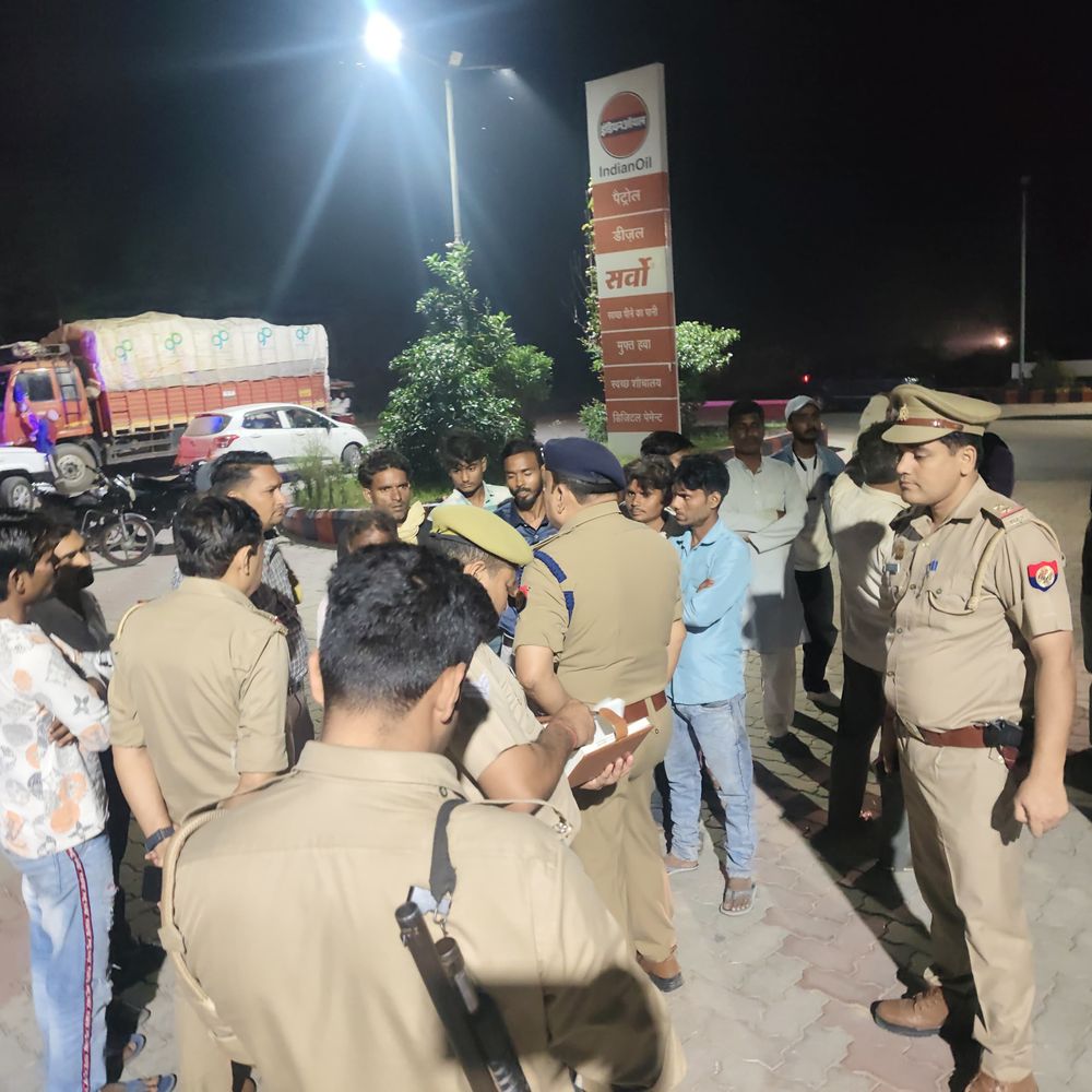 रिछा-जहानाबाद मार्ग पर सड़क हादसा:दूज मनाकर लौट रही सास-पोते की मौत, दामाद गंभीर घायल