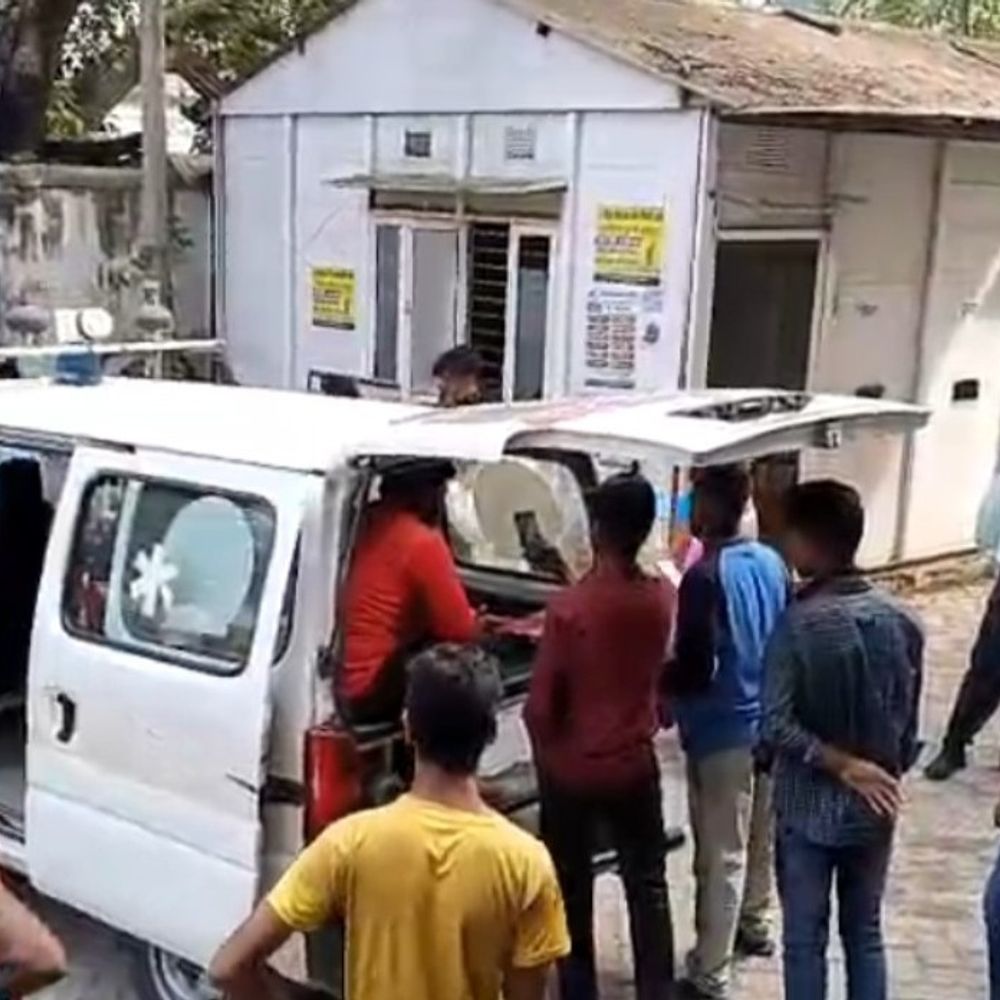 गोगरी में ट्रैक्टर की टक्कर से छात्रा घायल:शिव मंदिर के पास हादसा, स्थानीय लोगों ने चालक को पुलिस के हवाले किया
